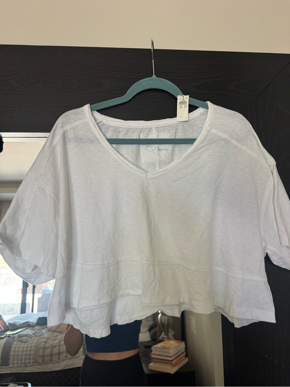 Aerie White flowy V-Neck Tee